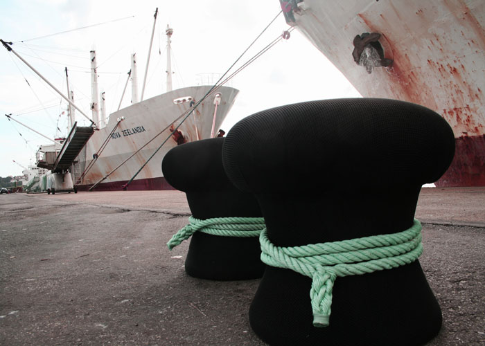 O puf Noray baséase nos amarres das embarcacións en porto