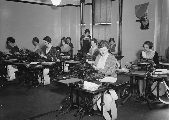 mulleres maquina de escribir